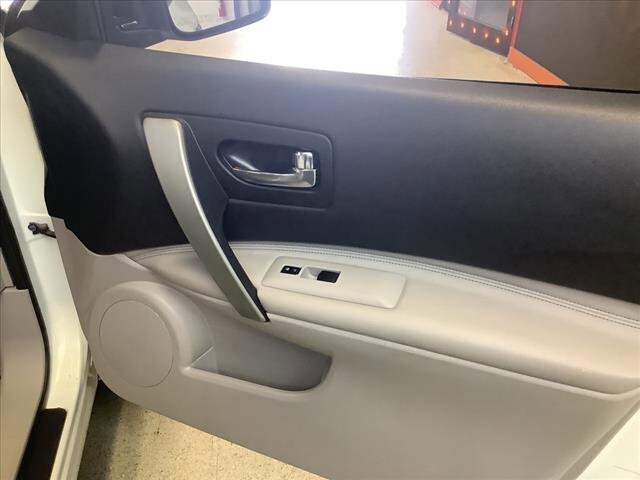 2013 Nissan Rogue in Chicago, IL 60659 - 2317685 21