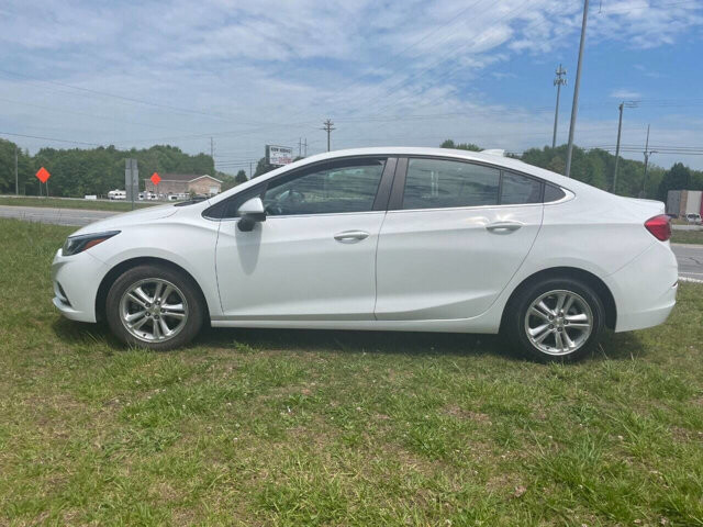 2018 Chevrolet Cruze in Commerce, GA 30529 - 2318237 18