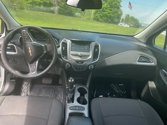 2018 Chevrolet Cruze in Commerce, GA 30529 - 2318237 24