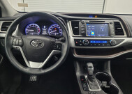 2016 Toyota Highlander in Independence, MO 64055 - 2319712 22