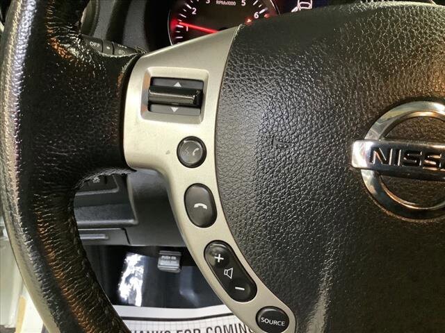 2012 Nissan Rogue in Chicago, IL 60659 - 2320964 12