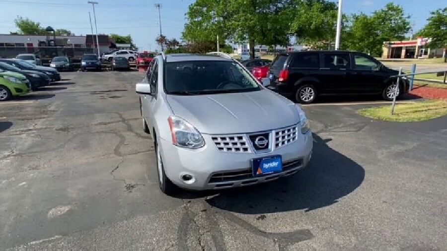 2009 Nissan Rogue in Milwaukee, WI 53221 - 2321253