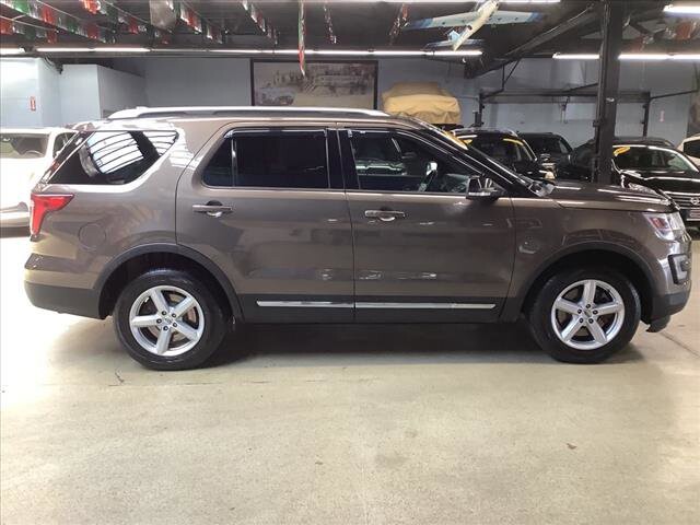 2016 Ford Explorer in Chicago, IL 60659 - 2322652 6