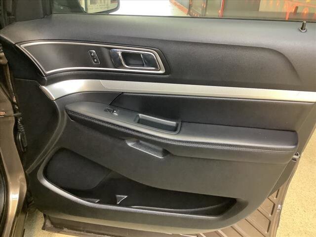2016 Ford Explorer in Chicago, IL 60659 - 2322652 22