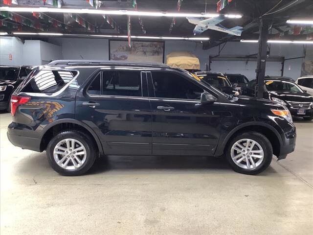 2015 Ford Explorer in Chicago, IL 60659 - 2322716 5