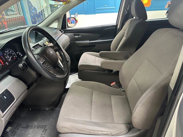 2016 Honda Odyssey in Chicago, IL 60659 - 2322717 10