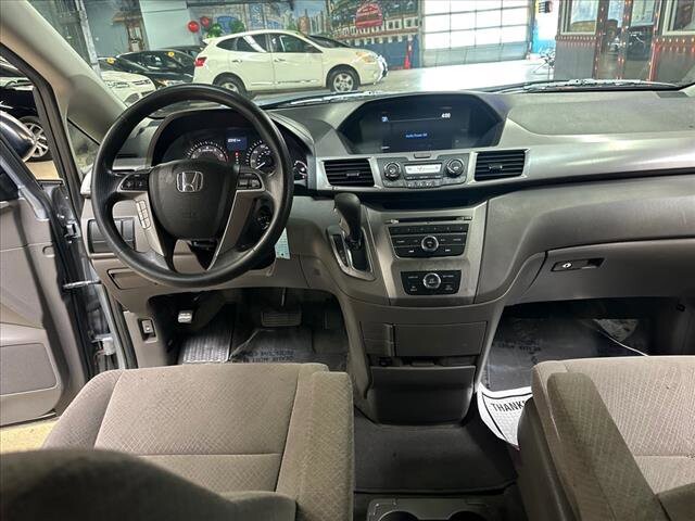 2016 Honda Odyssey in Chicago, IL 60659 - 2322717 16
