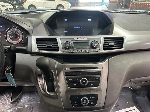 2016 Honda Odyssey in Chicago, IL 60659 - 2322717 14