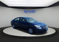 2010 Nissan Altima in Green Bay, WI 54304 - 2322785 1