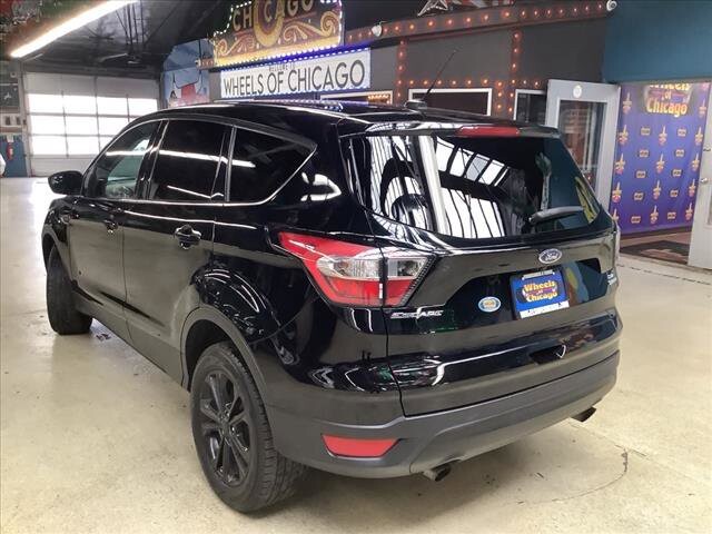 2017 Ford Escape in Chicago, IL 60659 - 2323261 3