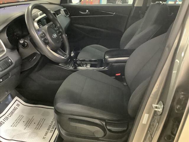 2016 Kia Sorento in Chicago, IL 60659 - 2323298 10