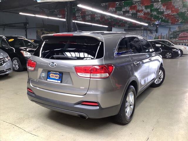 2016 Kia Sorento in Chicago, IL 60659 - 2323298 5
