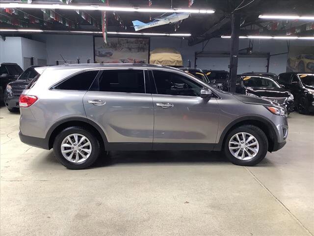 2016 Kia Sorento in Chicago, IL 60659 - 2323298 6