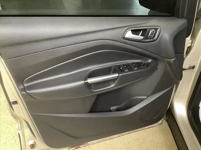 2017 Ford Escape in Chicago, IL 60659 - 2323627 10