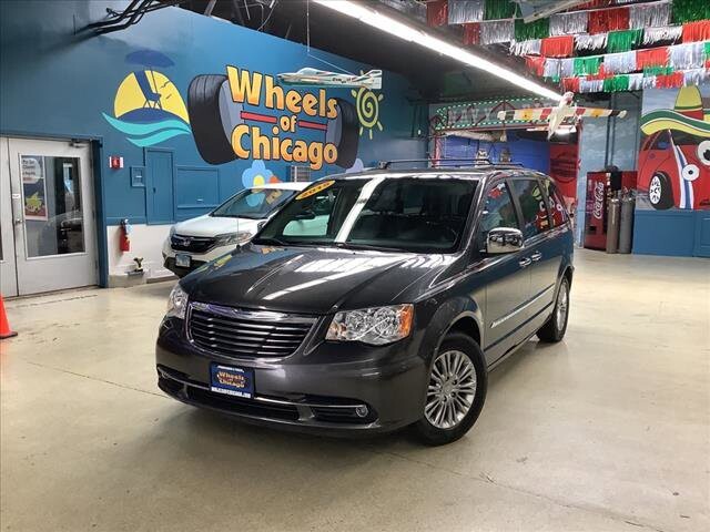 2015 Chrysler Town & Country in Chicago, IL 60659 - 2323628