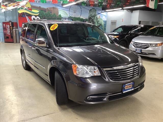 2015 Chrysler Town & Country in Chicago, IL 60659 - 2323628 7