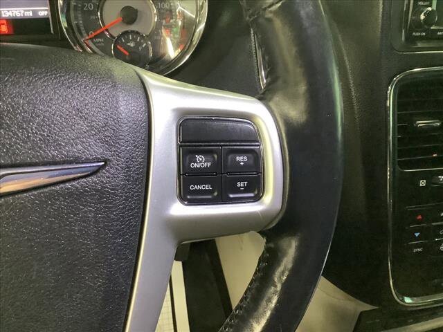 2015 Chrysler Town & Country in Chicago, IL 60659 - 2323628 13