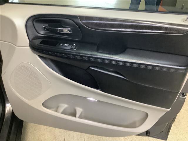 2015 Chrysler Town & Country in Chicago, IL 60659 - 2323628 20