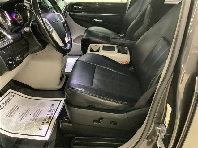 2015 Chrysler Town & Country in Chicago, IL 60659 - 2323628 10