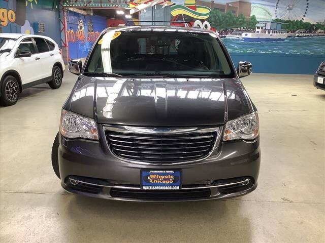 2015 Chrysler Town & Country in Chicago, IL 60659 - 2323628 8