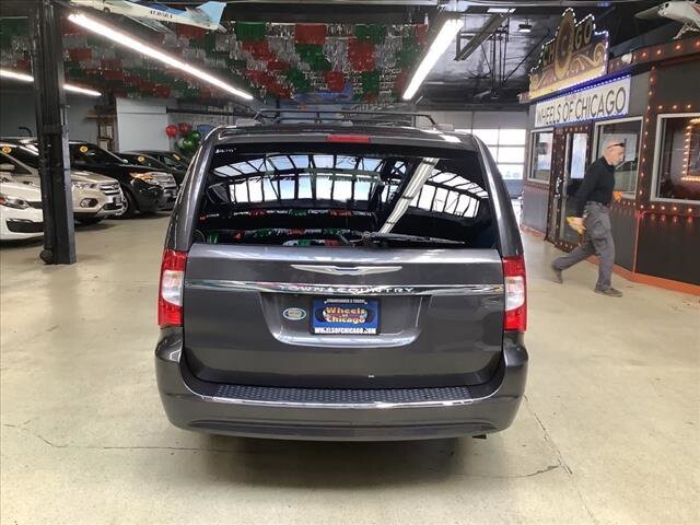 2015 Chrysler Town & Country in Chicago, IL 60659 - 2323628 4