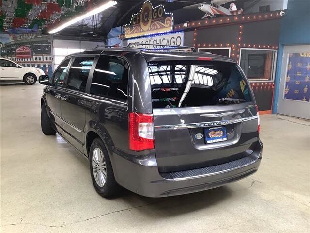 2015 Chrysler Town & Country in Chicago, IL 60659 - 2323628 3