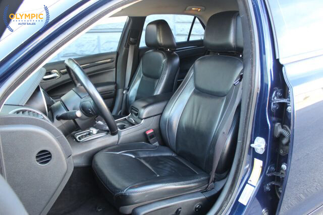 2017 Chrysler 300 in Decatur, GA 30032 - 2323725 32