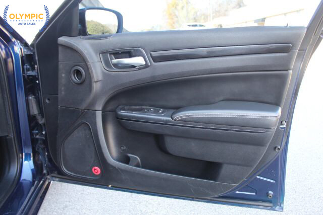 2017 Chrysler 300 in Decatur, GA 30032 - 2323725 38