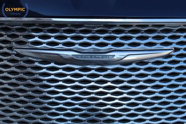 2017 Chrysler 300 in Decatur, GA 30032 - 2323725 43