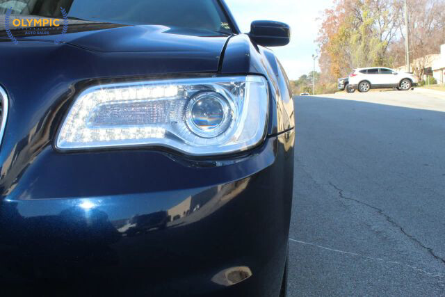 2017 Chrysler 300 in Decatur, GA 30032 - 2323725 3