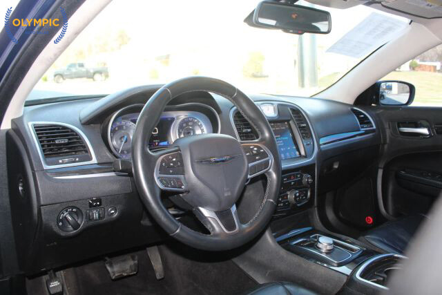 2017 Chrysler 300 in Decatur, GA 30032 - 2323725 14