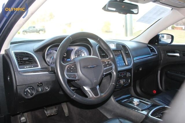 2017 Chrysler 300 in Decatur, GA 30032 - 2323725 14