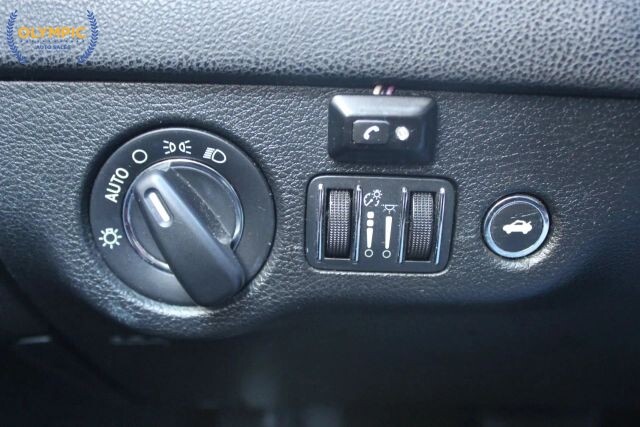 2017 Chrysler 300 in Decatur, GA 30032 - 2323725 28