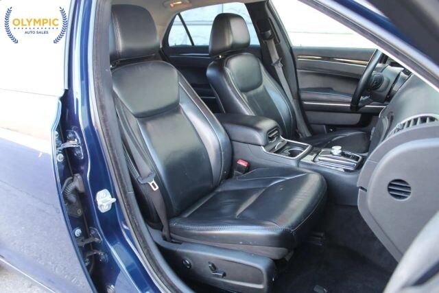 2017 Chrysler 300 in Decatur, GA 30032 - 2323725 33