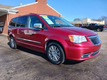 2014 Chrysler Town & Country in New Carlisle, OH 45344
