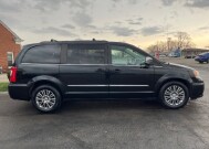 2014 Chrysler Town & Country in New Carlisle, OH 45344 - 2324167 6