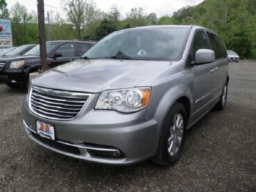 2016 Chrysler Town & Country in Barton, MD 21521