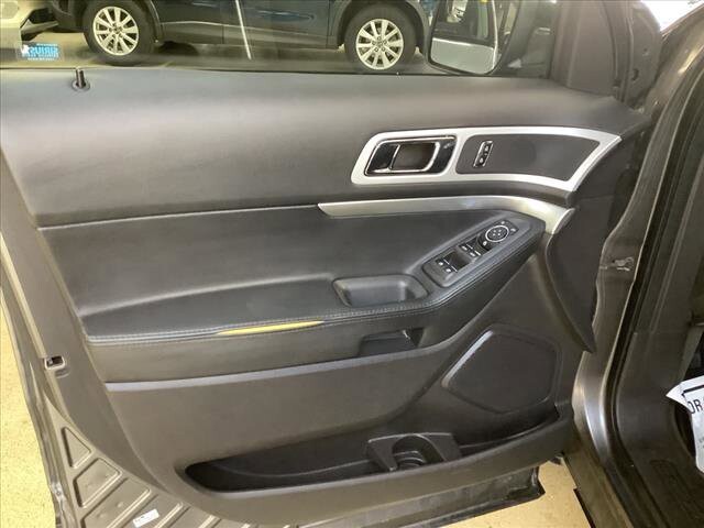 2015 Ford Explorer in Chicago, IL 60659 - 2325947 9