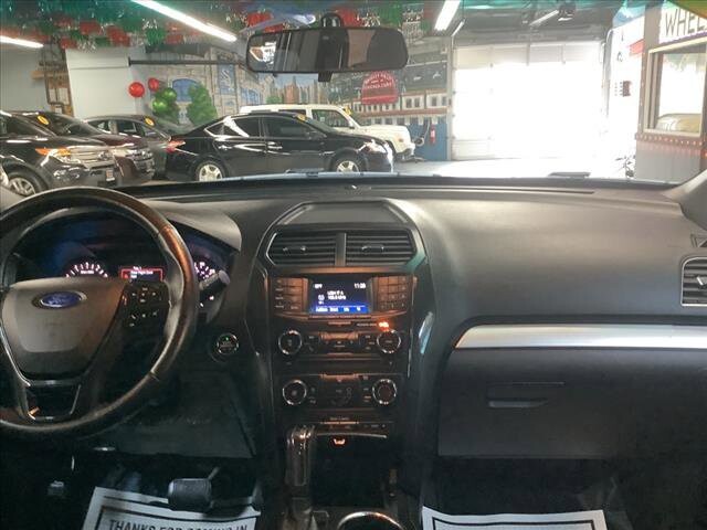 2016 Ford Explorer in Chicago, IL 60659 - 2326820 22
