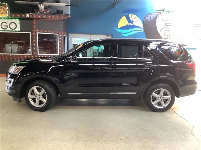 2016 Ford Explorer in Chicago, IL 60659 - 2326820 2