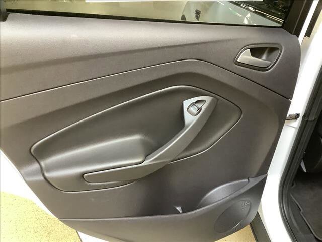 2016 Ford Escape in Chicago, IL 60659 - 2327087 16