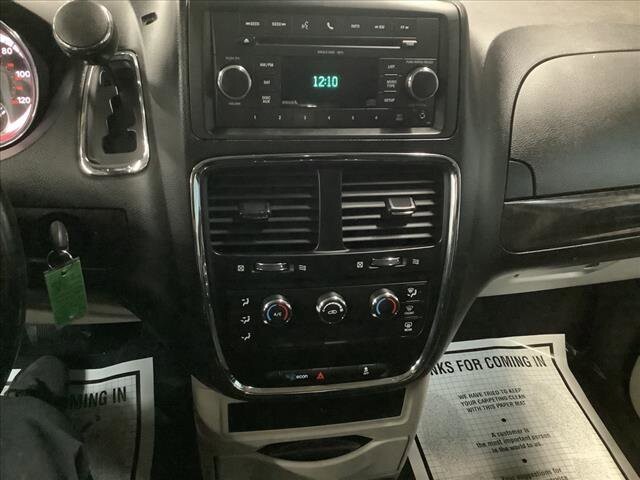 2015 Dodge Grand Caravan in Chicago, IL 60659 - 2327088 15