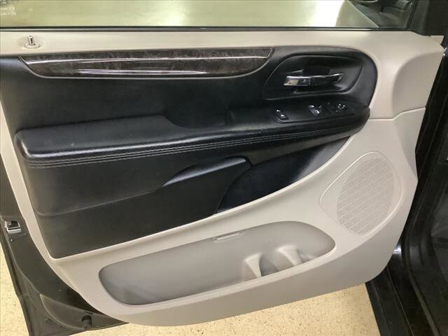2015 Dodge Grand Caravan in Chicago, IL 60659 - 2327088 9