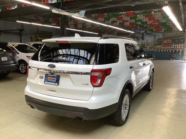 2017 Ford Explorer in Chicago, IL 60659 - 2327485 5