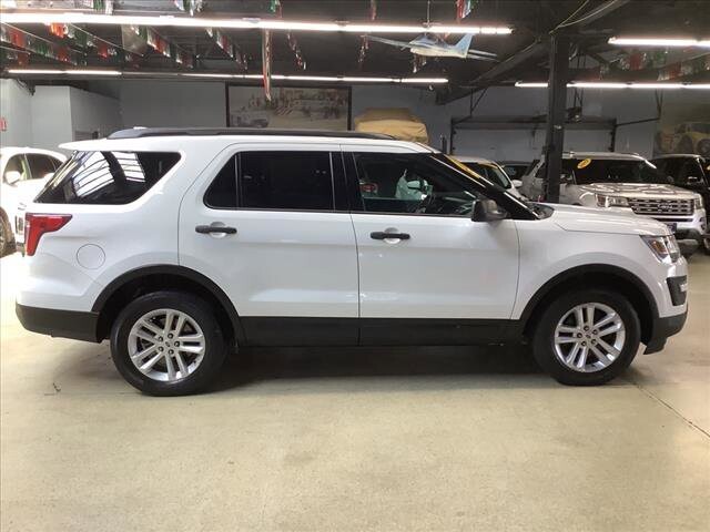 2017 Ford Explorer in Chicago, IL 60659 - 2327485 6