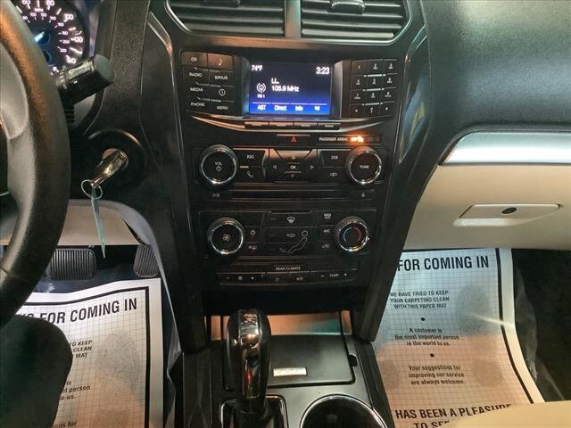 2017 Ford Explorer in Chicago, IL 60659 - 2327485 15