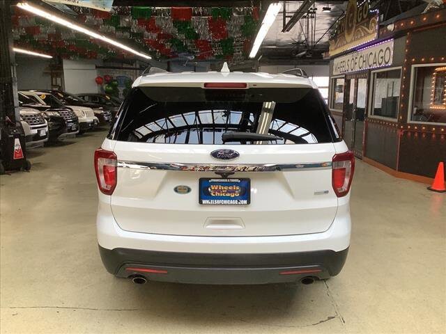 2017 Ford Explorer in Chicago, IL 60659 - 2327485 4