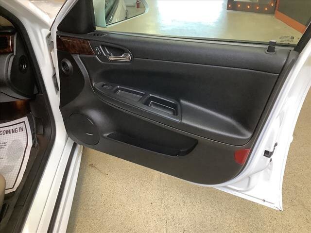 2016 Chevrolet Impala in Chicago, IL 60659 - 2328012 20