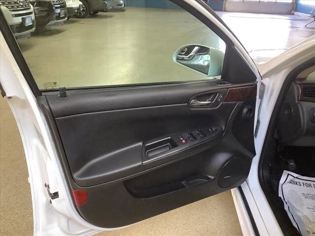 2016 Chevrolet Impala in Chicago, IL 60659 - 2328012 9