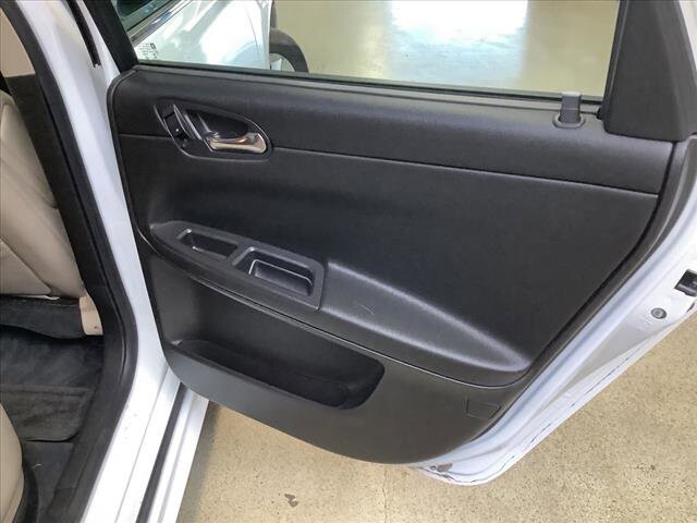 2016 Chevrolet Impala in Chicago, IL 60659 - 2328012 18